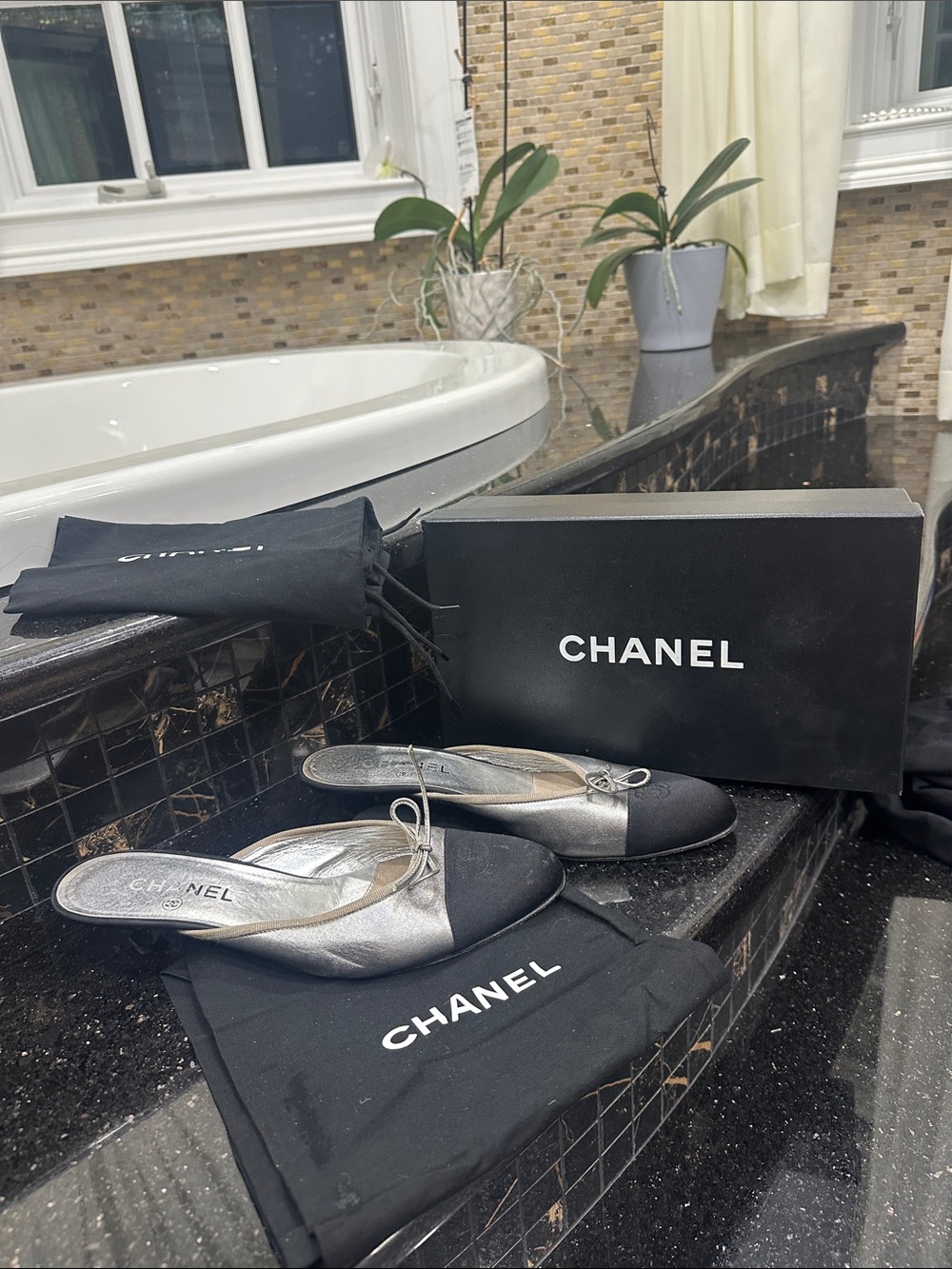 🌺🌺CHANEL Silver and Black Satin Slingback Mules with small heels